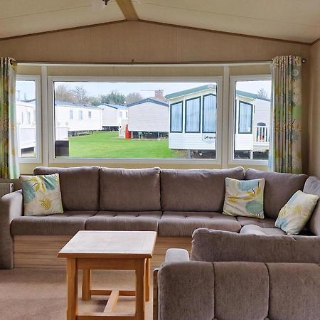 8 Berth Caravan For Hire At Manor Park Near To A Great Beach Ref 23041C Hunstanton Exterior foto