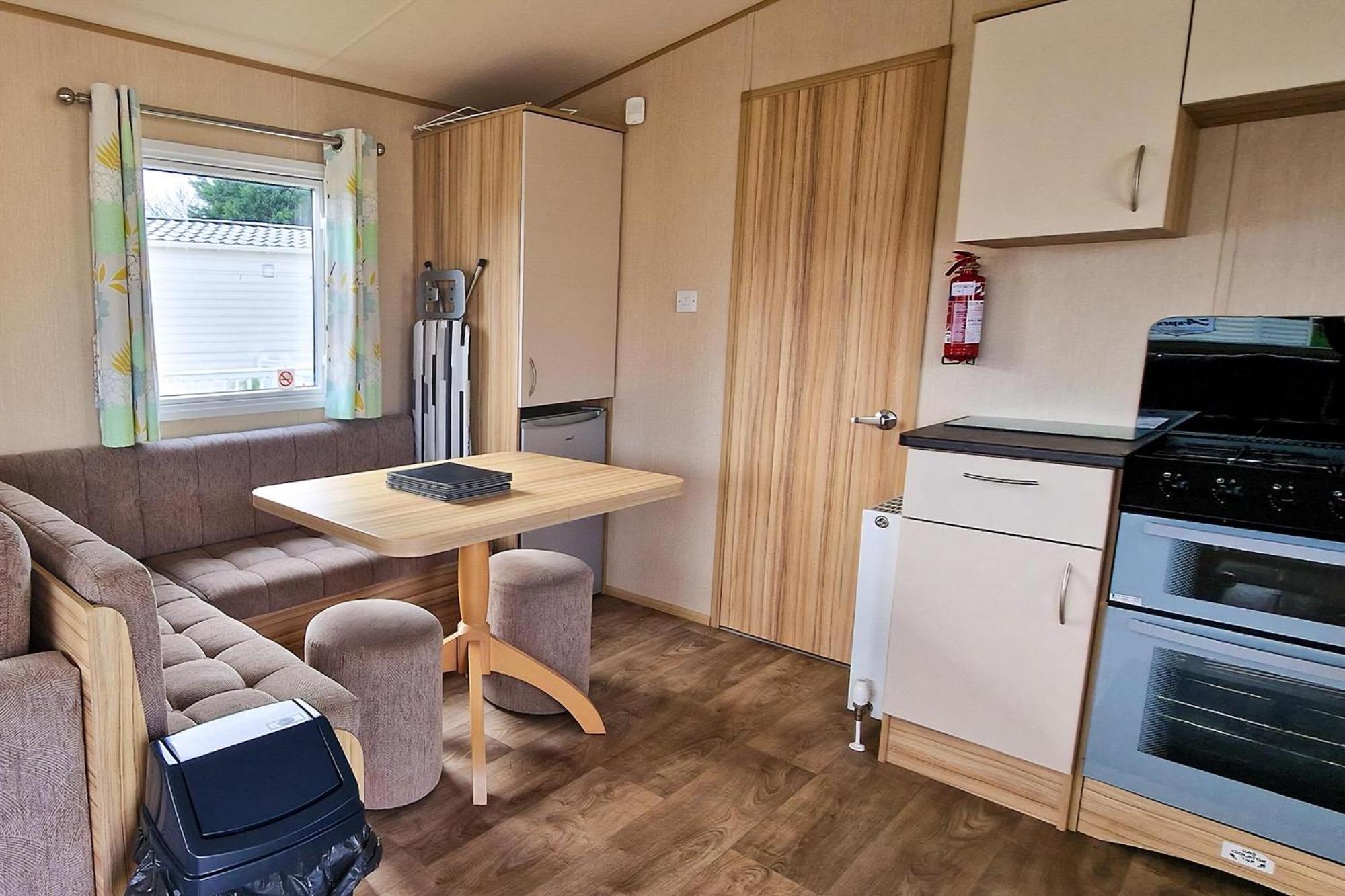 8 Berth Caravan For Hire At Manor Park Near To A Great Beach Ref 23041C Hunstanton Exterior foto