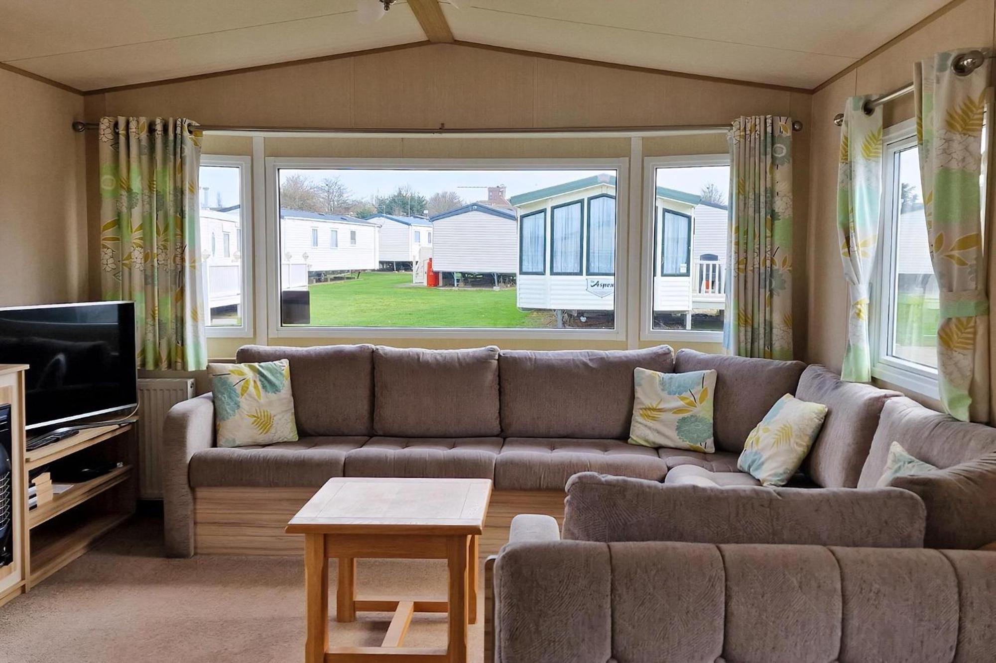 8 Berth Caravan For Hire At Manor Park Near To A Great Beach Ref 23041C Hunstanton Exterior foto